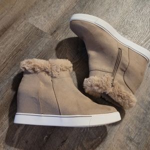 NWOT Maurices sneaker heels